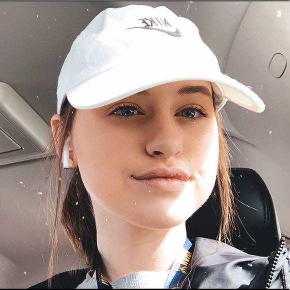 Meet your Posher, Erin - Picture 1 of 1